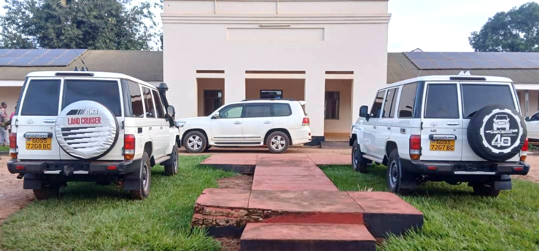 Presidential Affairs Minister donates 2 vehicles to Western Equatoria government
